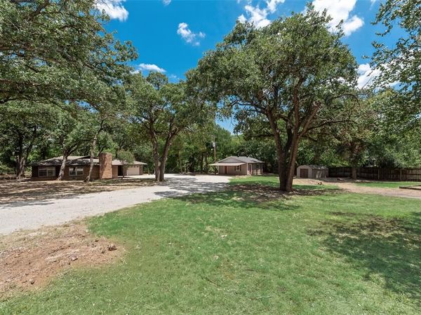 294 Thomas Len Road , Azle, TX 76020