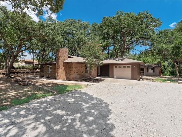 294 Thomas Len Road , Azle, TX 76020