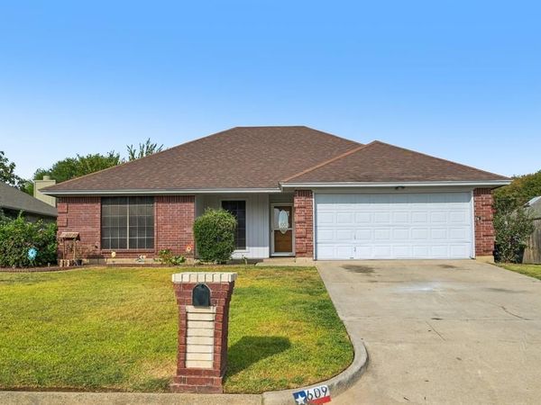 609 Ruth Drive, Kennedale, TX 76060
