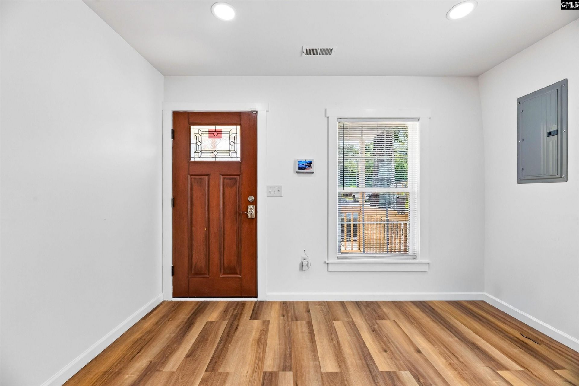 870 Bleakley Street Photo 4