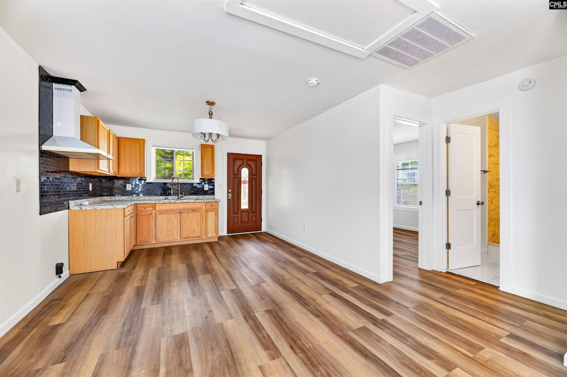 870 Bleakley Street Photo 9