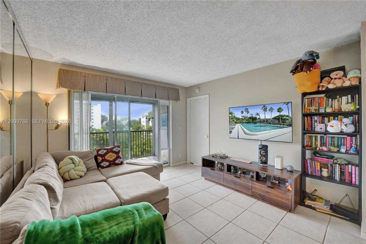 2226 N Cypress Bend Dr , Unit 408, Pompano Beach, FL 33069 Photo
