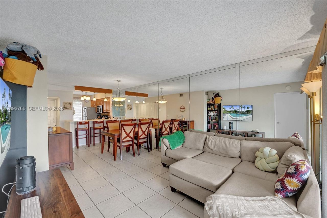 2226 N Cypress Bend Dr , Unit 408, Pompano Beach, FL 33069 Photo