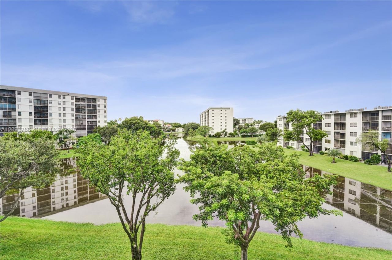 2226 N Cypress Bend Dr , Unit 408, Pompano Beach, FL 33069 Photo