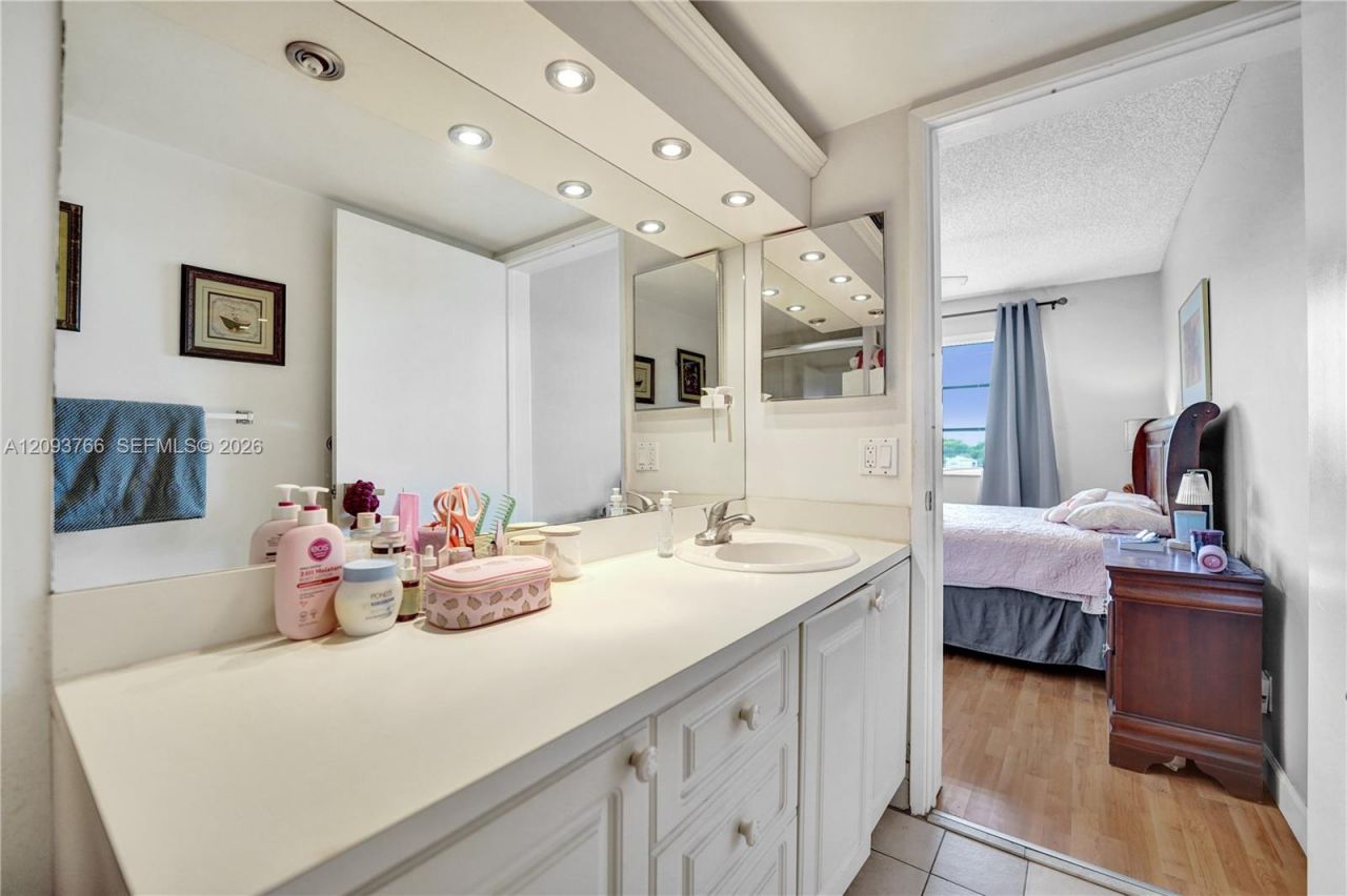 2226 N Cypress Bend Dr , Unit 408, Pompano Beach, FL 33069 Photo