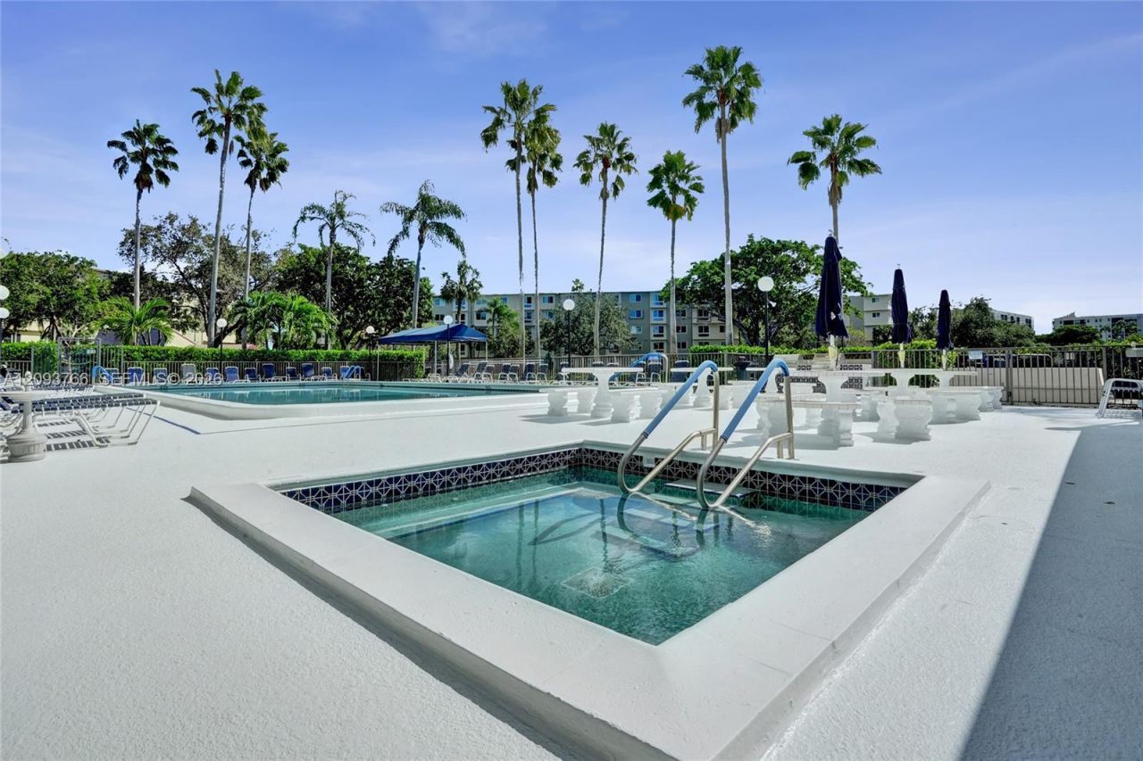 2226 N Cypress Bend Dr , Unit 408, Pompano Beach, FL 33069 Photo