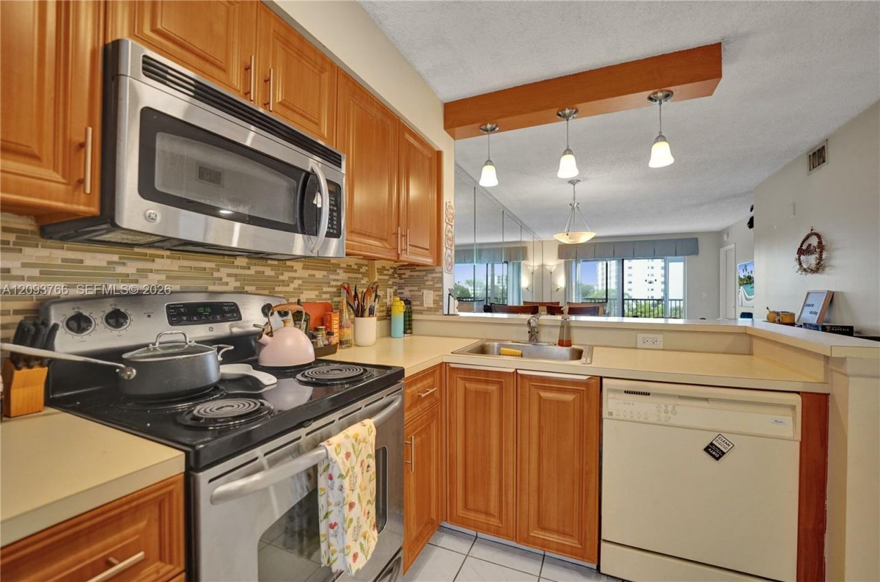 2226 N Cypress Bend Dr , Unit 408, Pompano Beach, FL 33069 Photo