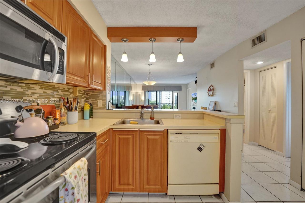 2226 N Cypress Bend Dr , Unit 408, Pompano Beach, FL 33069 Photo