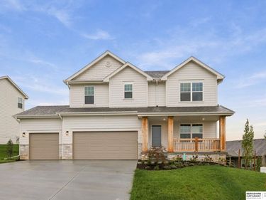 10906 Superior Drive, Papillion, NE 68046