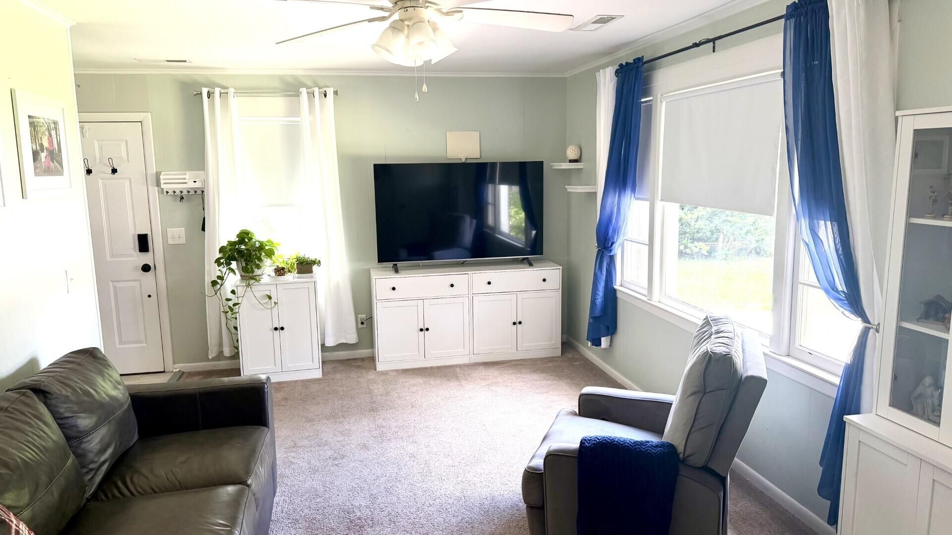 2703 N Oakridge Circle Photo 4
