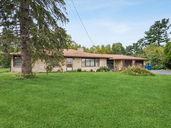 180 S Mineral Springs Road , Porter, IN 46304