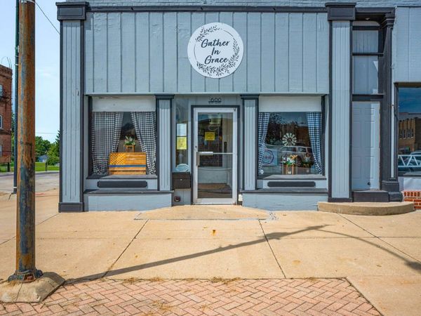 600 W Side Square, Clinton, IL 61727