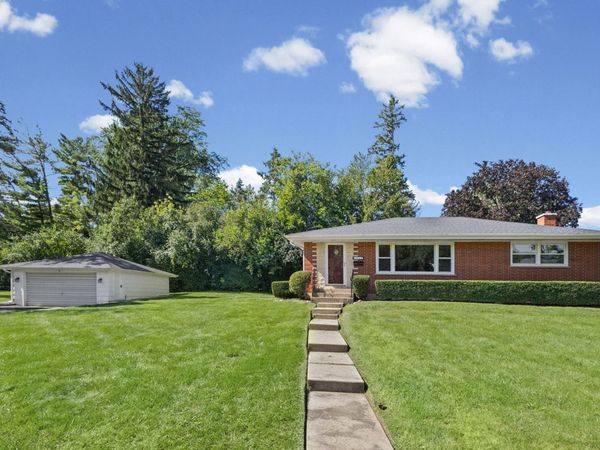 1010 Laursen Court , Antioch, IL 60002