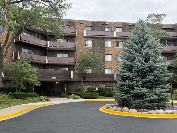 840 Wellington Avenue , Unit 103, Elk Grove Village, IL 60007