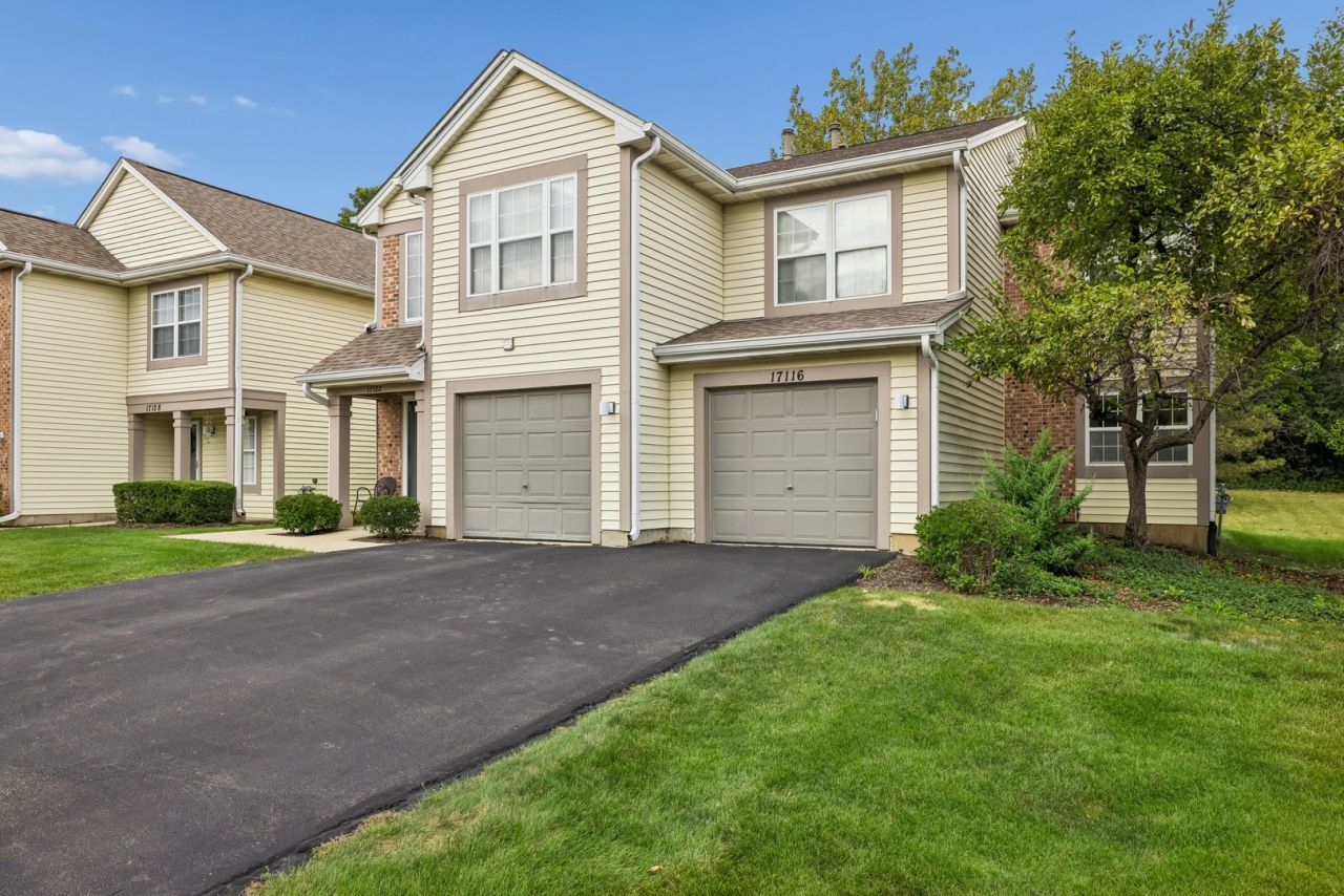 17116 W Cunningham Court, Libertyville, IL 60048 Main Photo