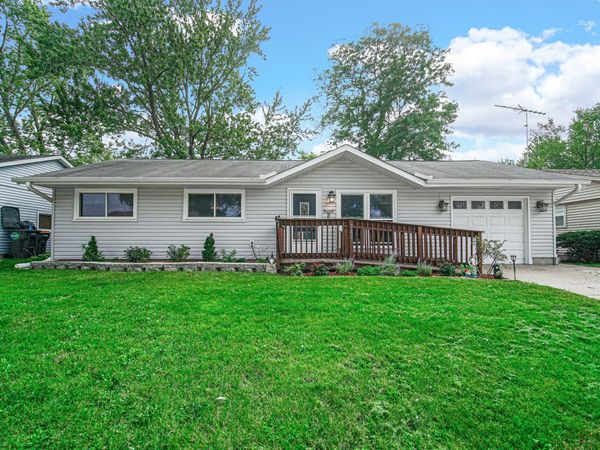 741 Surrey Drive , Streamwood, IL 60107