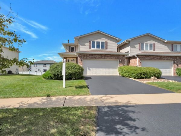 1390 Somerset Drive , Beecher, IL 60401