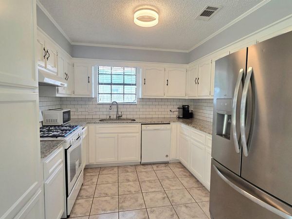 10052 Mint Dr, Baton Rouge, LA 70809