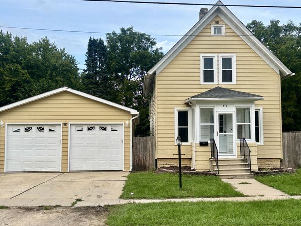 817 Chicago Street , Belvidere, IL 61008
