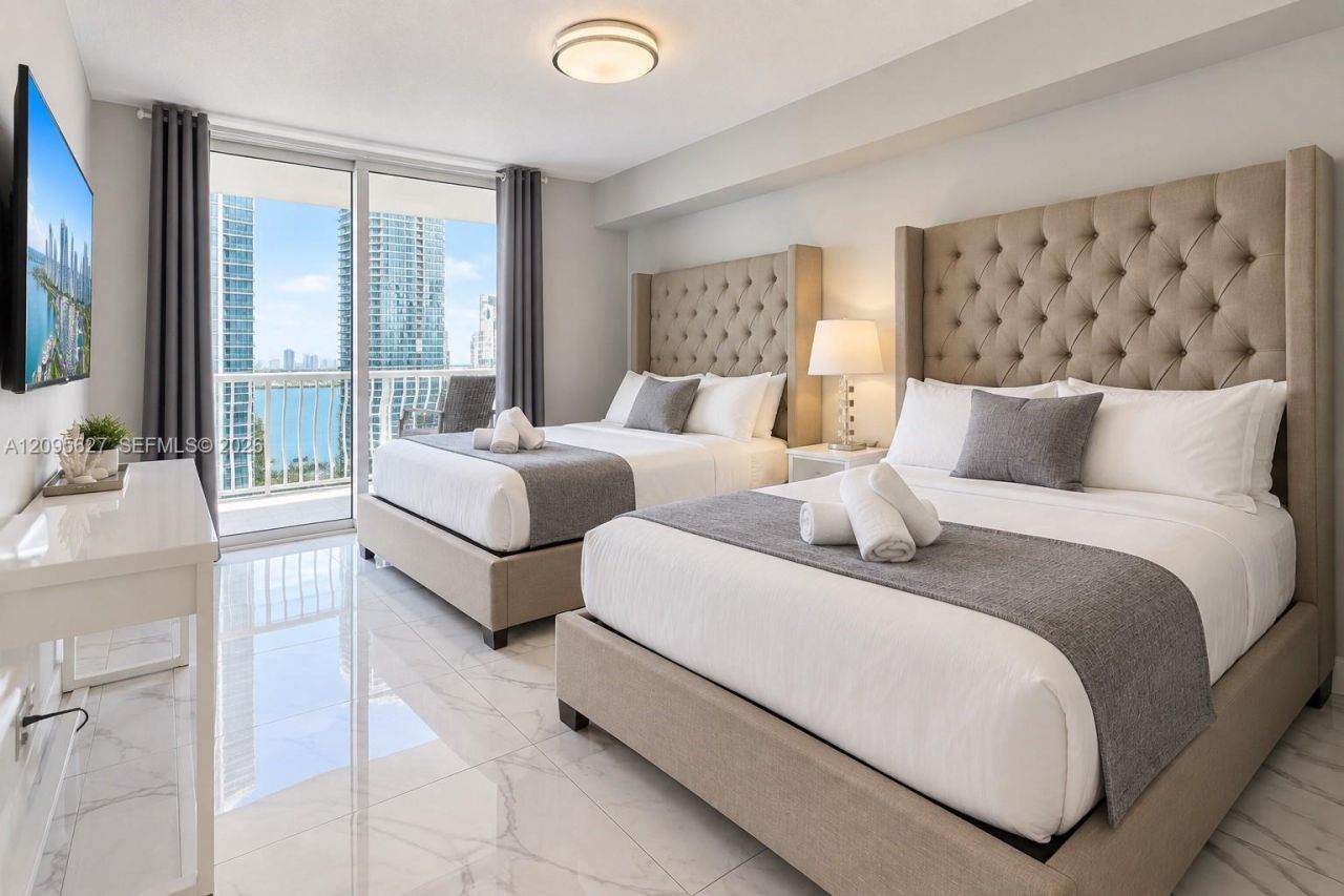 1200 Brickell Bay Dr, Unit PH4103, Miami, FL 33131 Photo