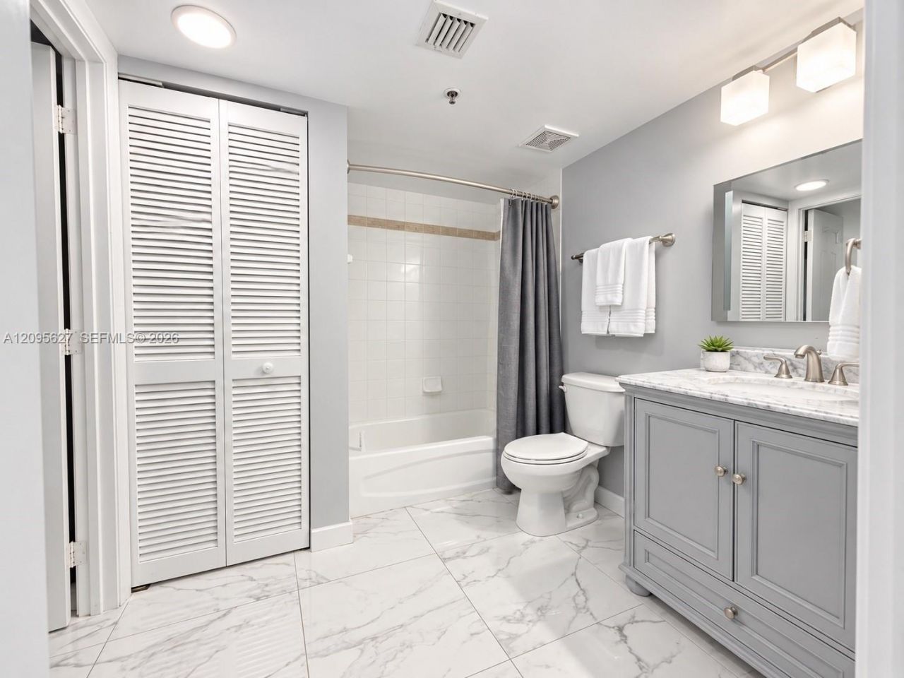 1200 Brickell Bay Dr, Unit PH4103, Miami, FL 33131 Photo