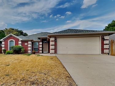 5825 Imes Lane, Fort Worth, TX 76179