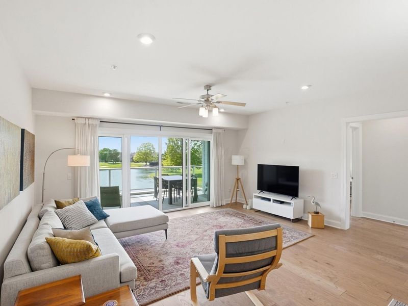 5233 Highpointe Lakes Drive, Unit 202, Westerville, OH 43081 Photo 10