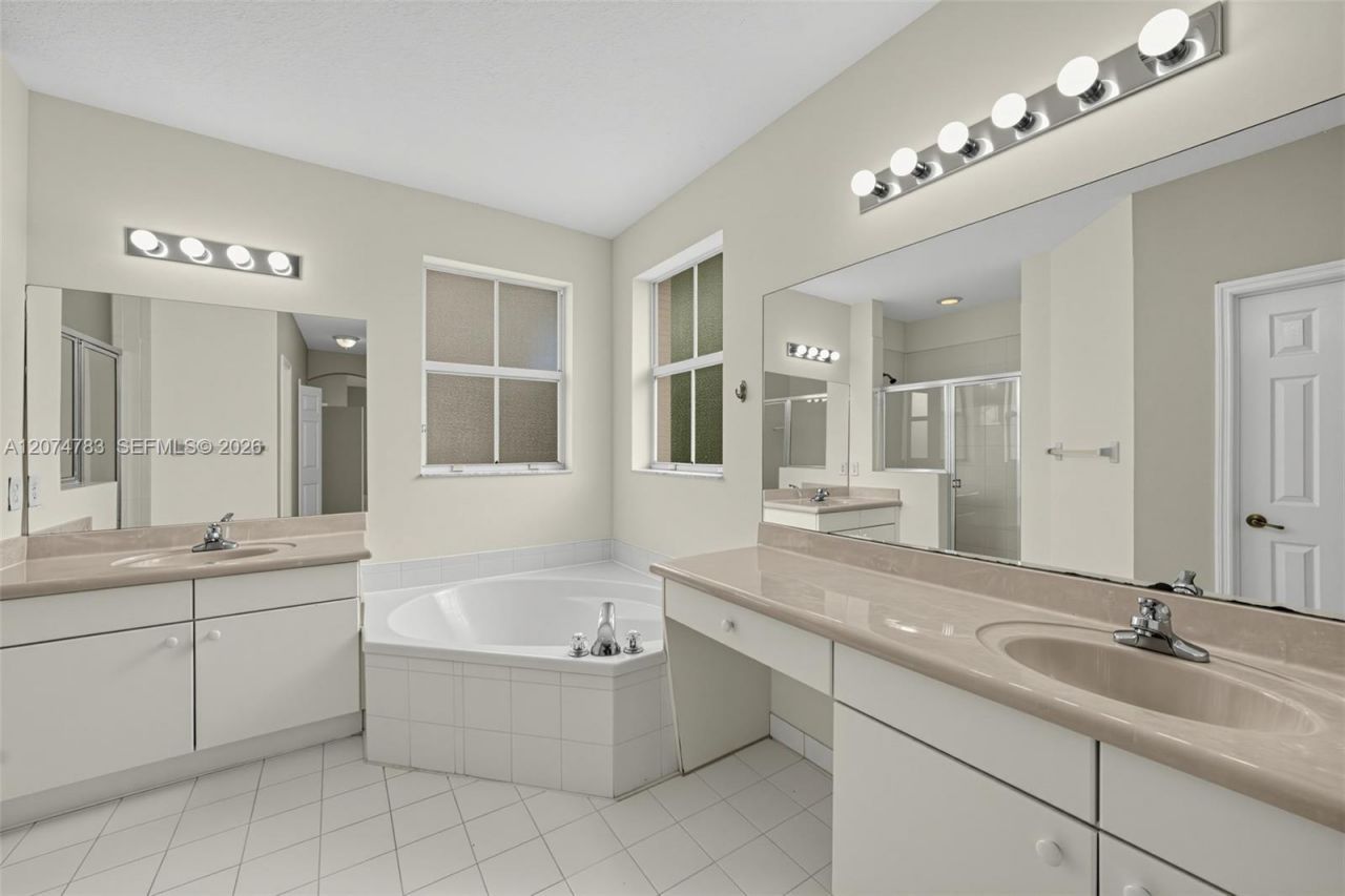 12141 SW 122nd Path, Miami, FL 33186 Photo