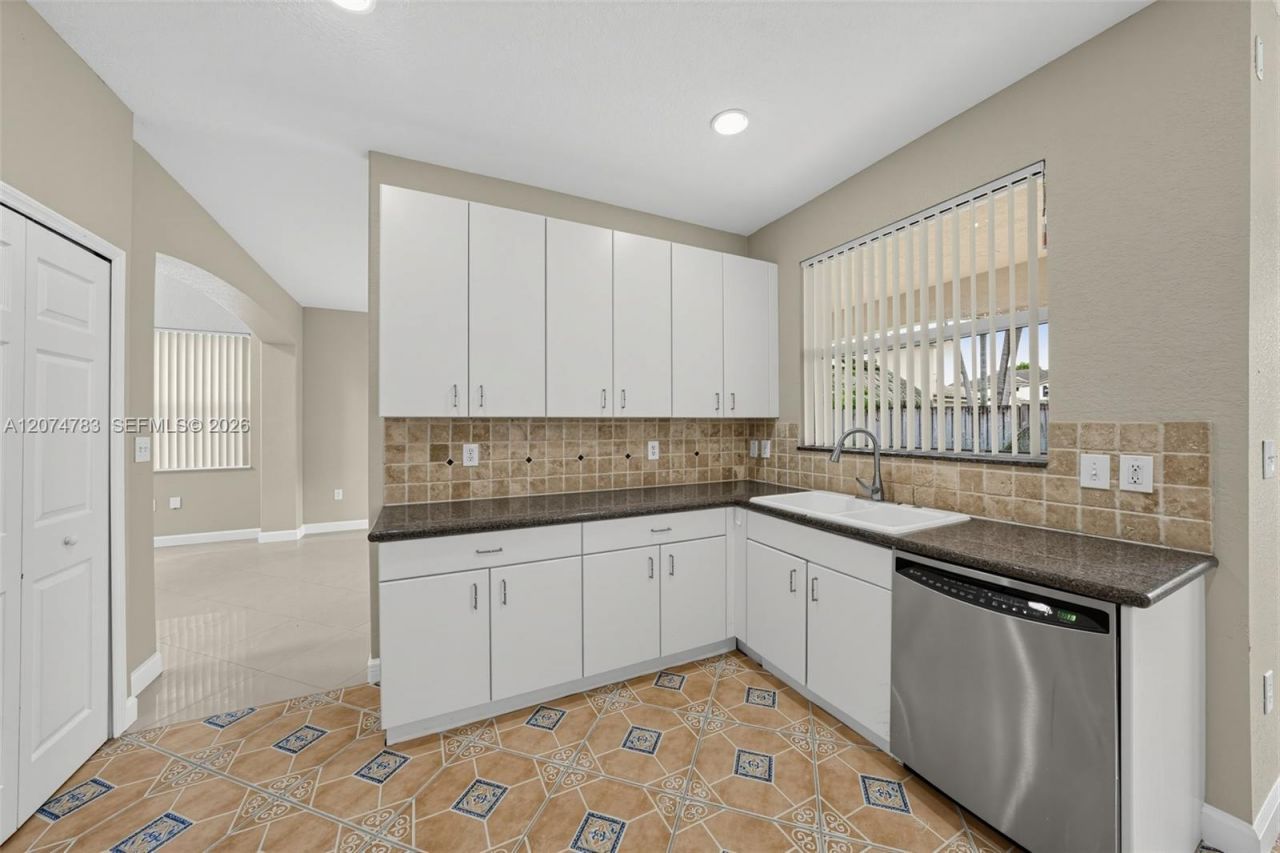 12141 SW 122nd Path, Miami, FL 33186 Photo