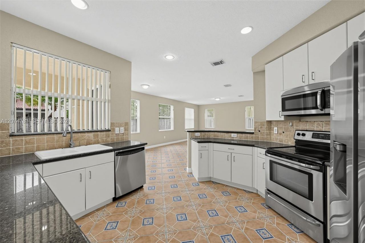 12141 SW 122nd Path, Miami, FL 33186 Photo