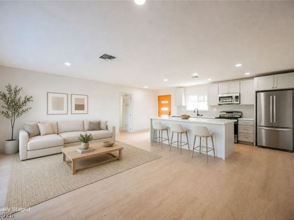 906 Baker Avenue , Las Vegas, NV 89108
