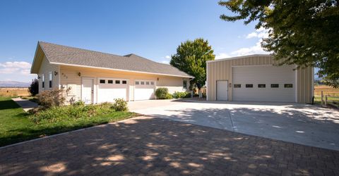 237 Laura Springs Circle, Gardnerville, NV 89460 Photo