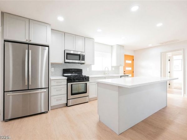 1004 Baker Avenue , Las Vegas, NV 89108