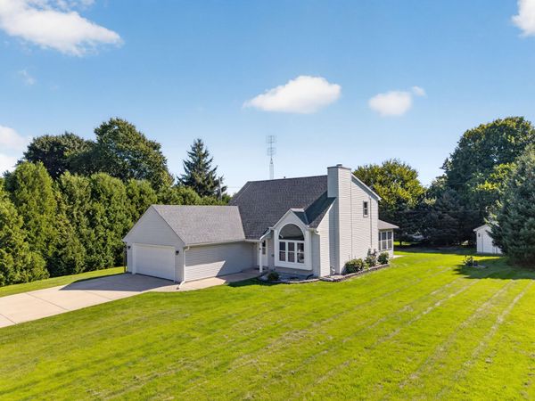 2733 4 1/2 Mile Rd, Caledonia, WI 53402