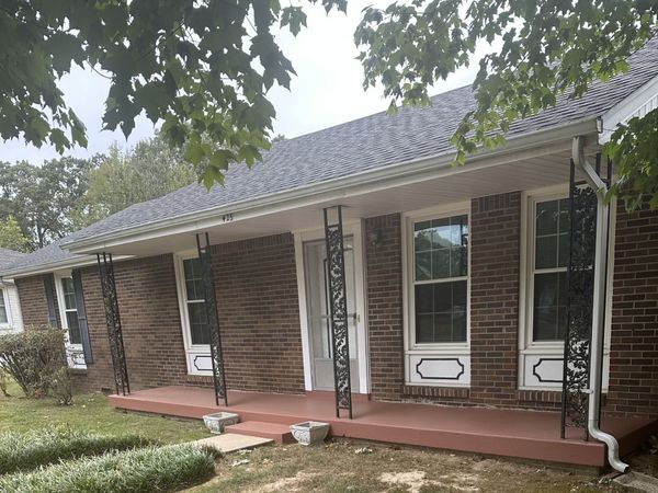 425 Sherwood Dr , Tullahoma, TN 37388