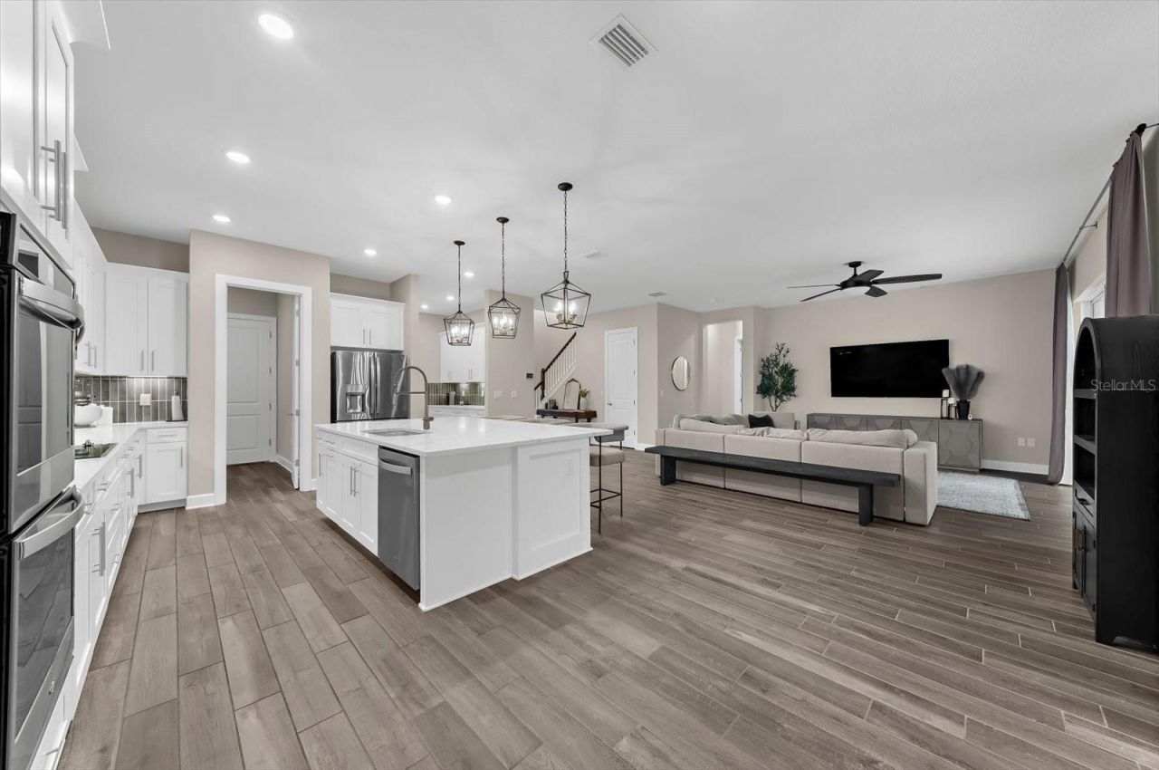 1118 Lake Hanna Drive, Lutz, FL 33549 Photo