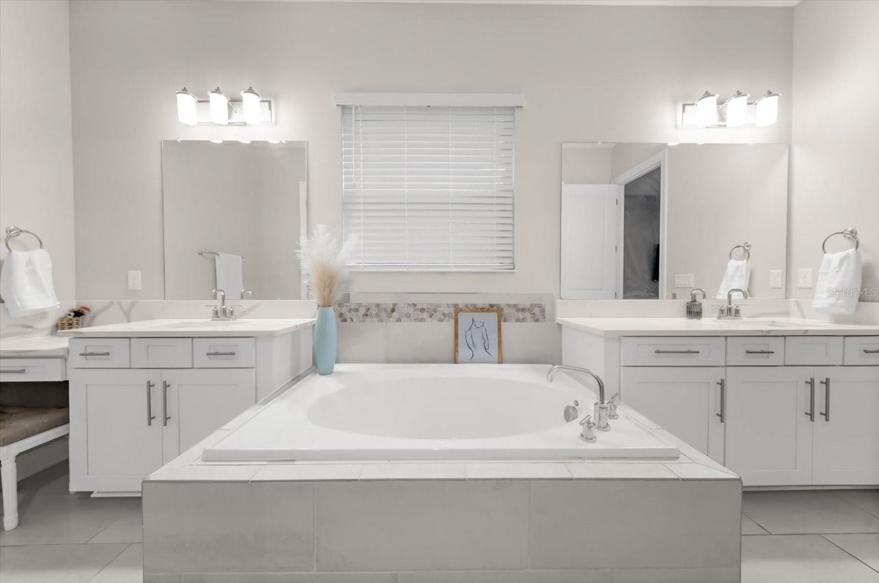 1118 Lake Hanna Drive, Lutz, FL 33549 Photo