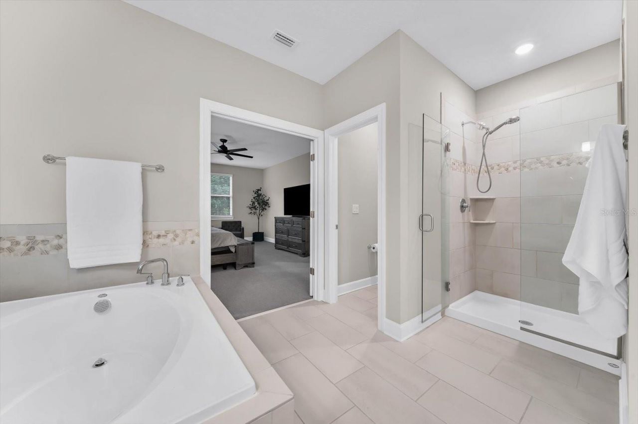 1118 Lake Hanna Drive, Lutz, FL 33549 Photo