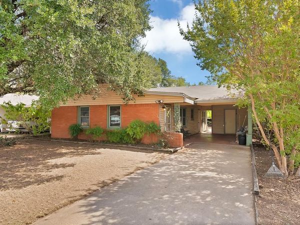 811 Phillips Street, Cleburne, TX 76033