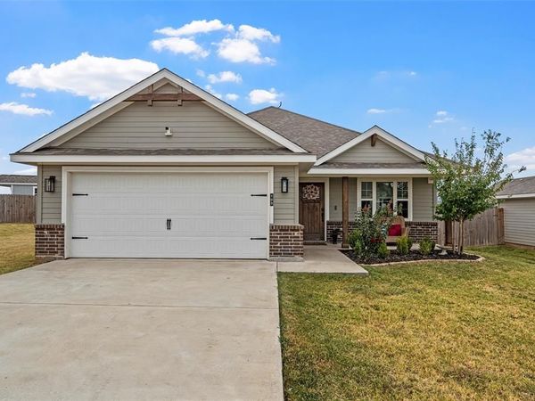 103 Olivia Street, Hillsboro, TX 76645