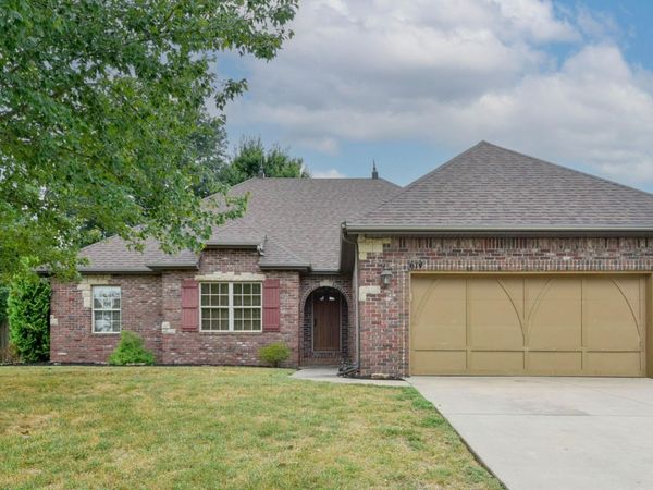 614 E Falls Circle , Ozark, MO 65721