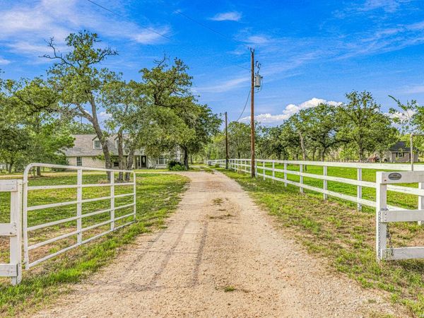 837 Paddy, Floresville, TX 78114