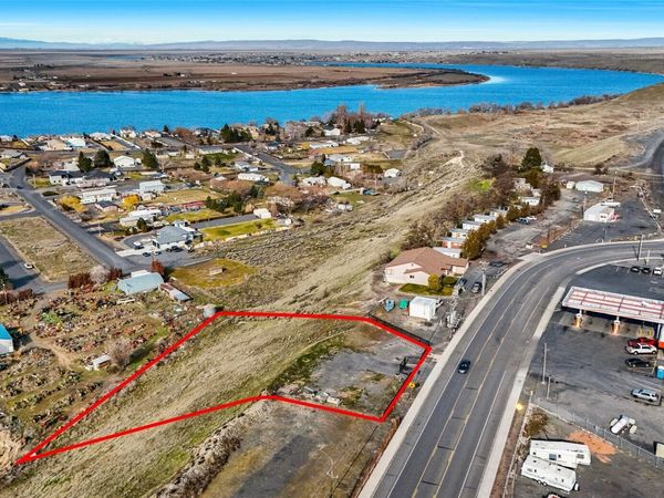 4994 Airway Drive NE, Moses Lake, WA 98837