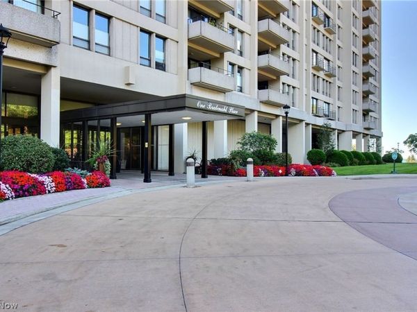 1 Bratenahl Place , Unit 105, Bratenahl, OH 44108