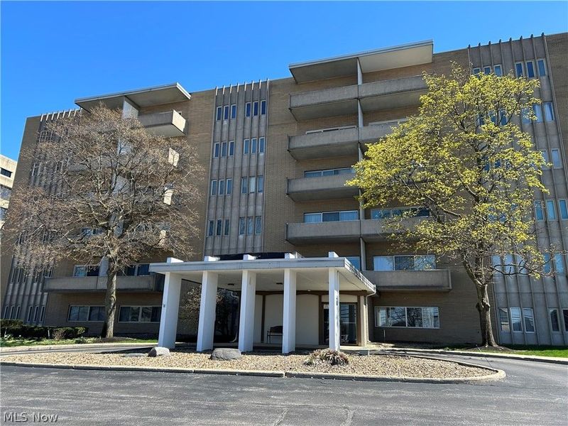3167 Linden Road, Unit 204, Rocky River, OH 44116 Photo 1