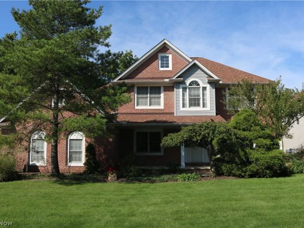 8766 Pointe Drive, Broadview Heights, OH 44147