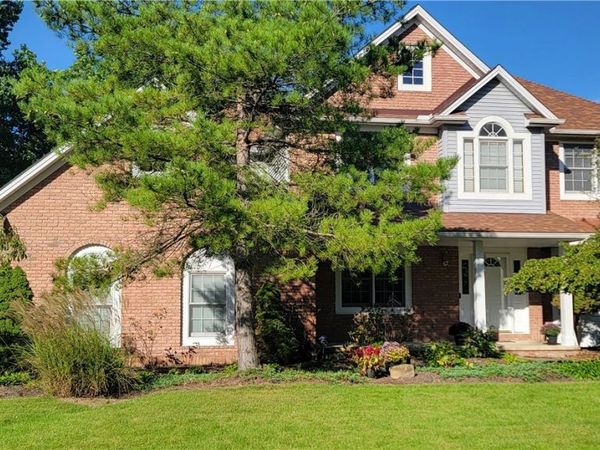 8766 Pointe Drive, Broadview Heights, OH 44147