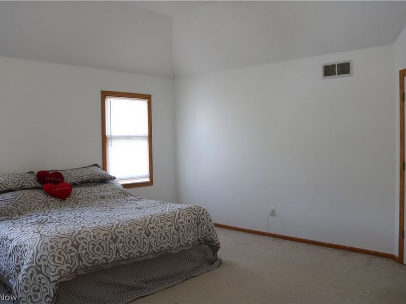 8766 Pointe Drive, Broadview Heights, OH 44147 Photo 16