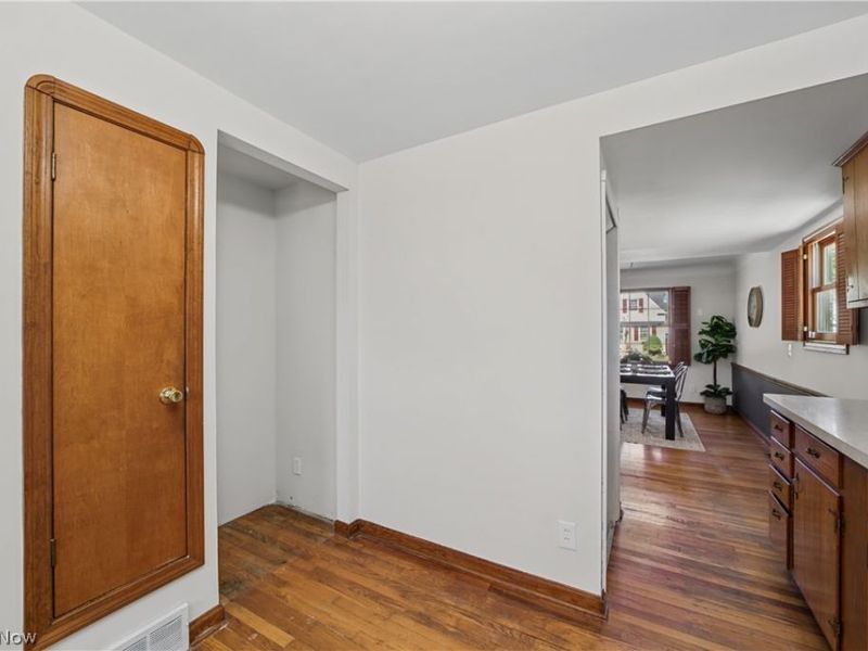 7427 Woodhaven Avenue, Brooklyn, OH 44144 Photo 11