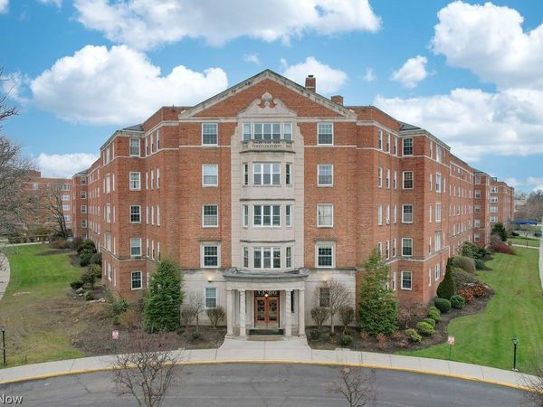 13800 Fairhill Road, Unit 314, Shaker Heights, OH 44120